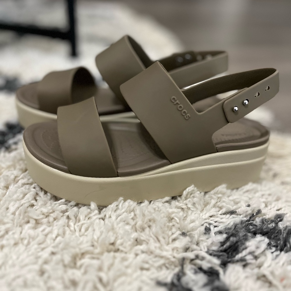 Women’s Crocs, Brooklyn, Low Wedge.